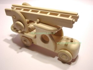 Drewniana zabawka -Wóz strażacki C-06